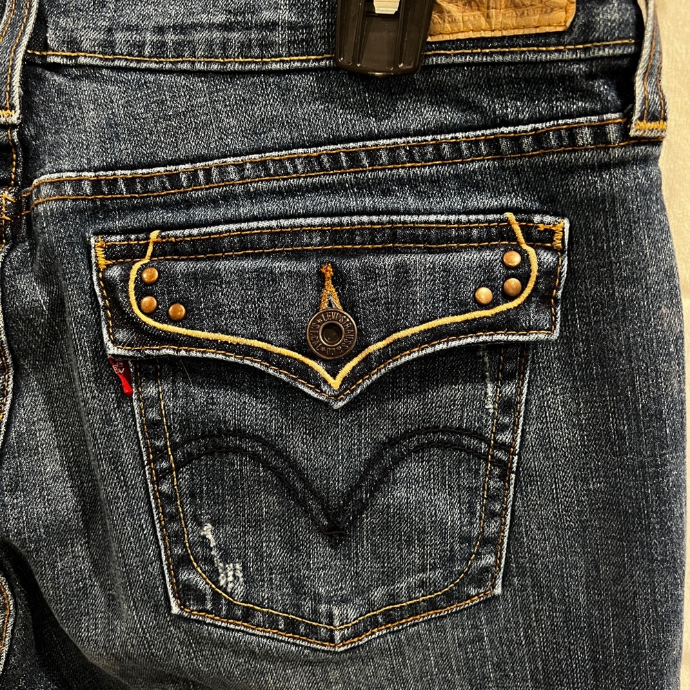 Levi’s western style embroidered back pockets, bootcut, size 12 jeans